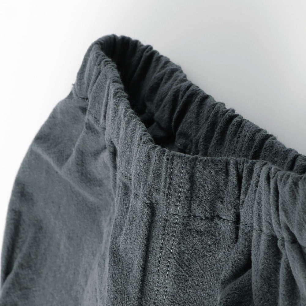 チャコールグレー