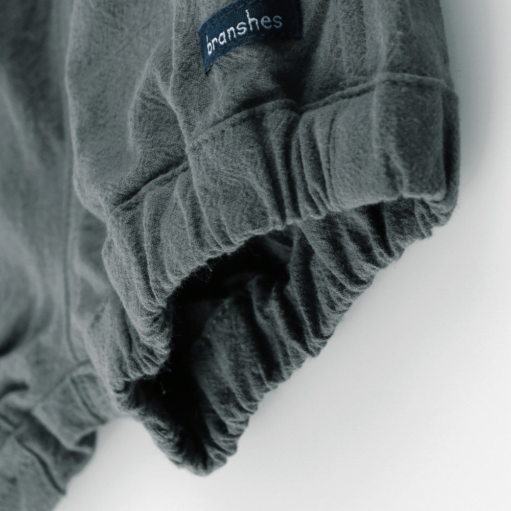 チャコールグレー