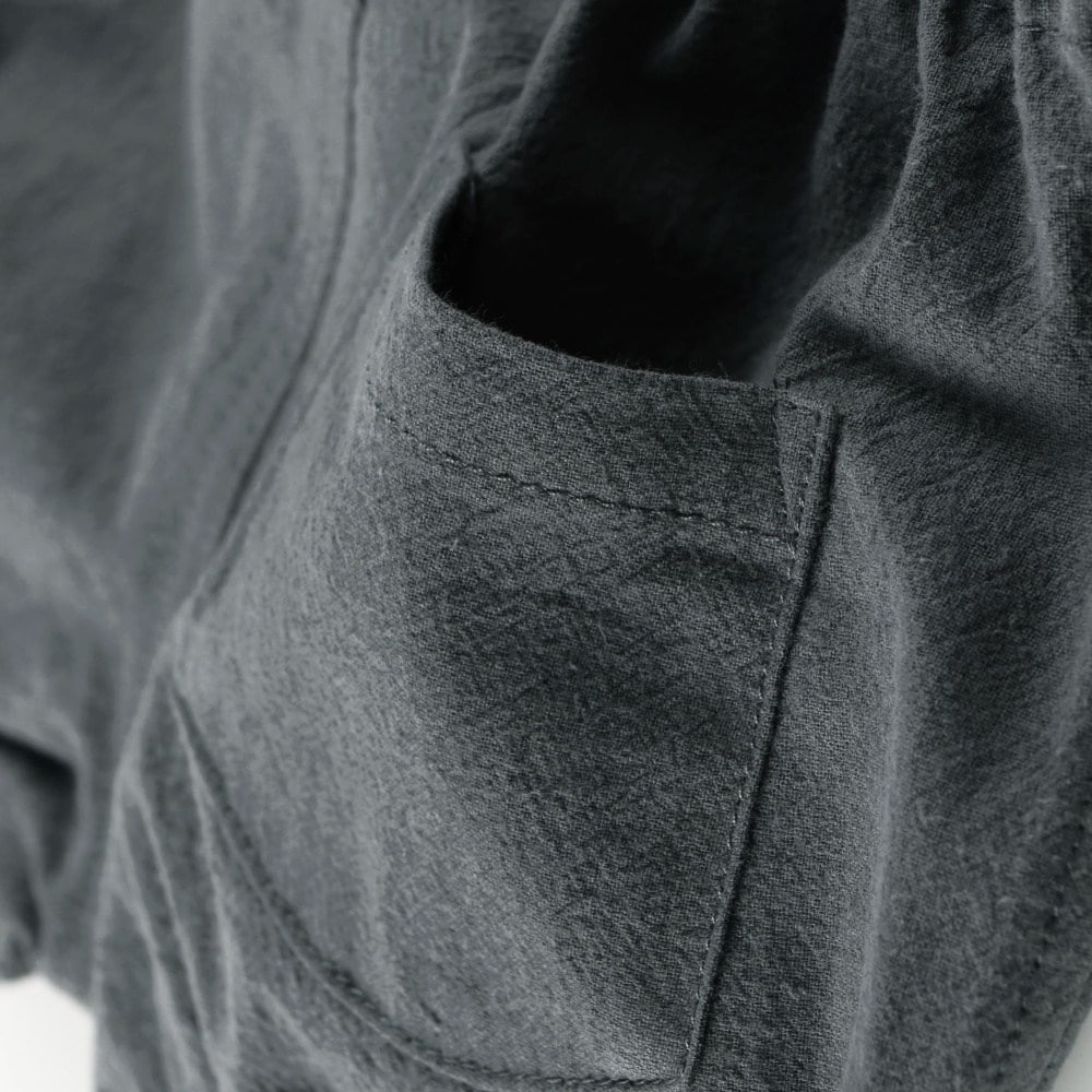 チャコールグレー