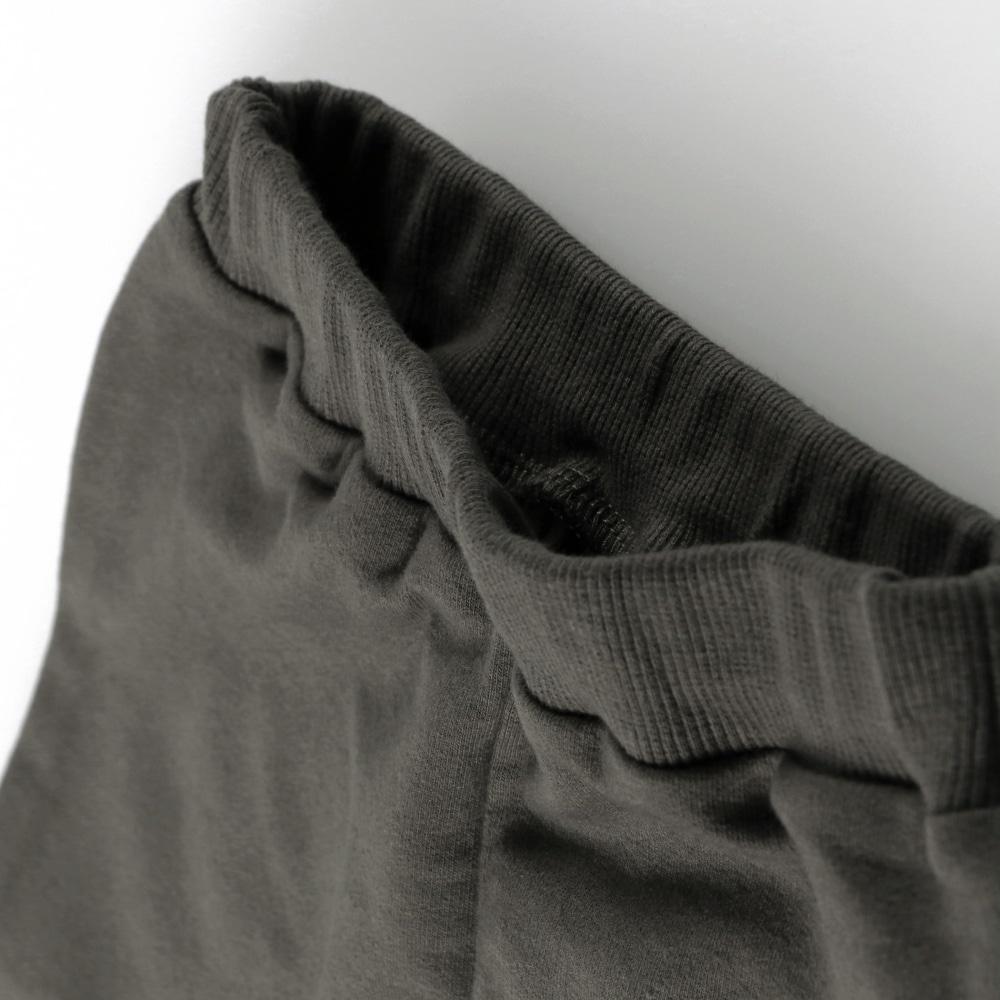 チャコールグレー