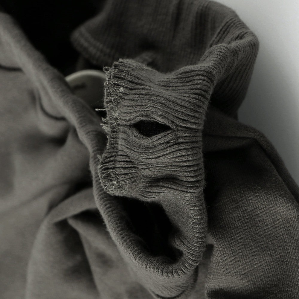 チャコールグレー