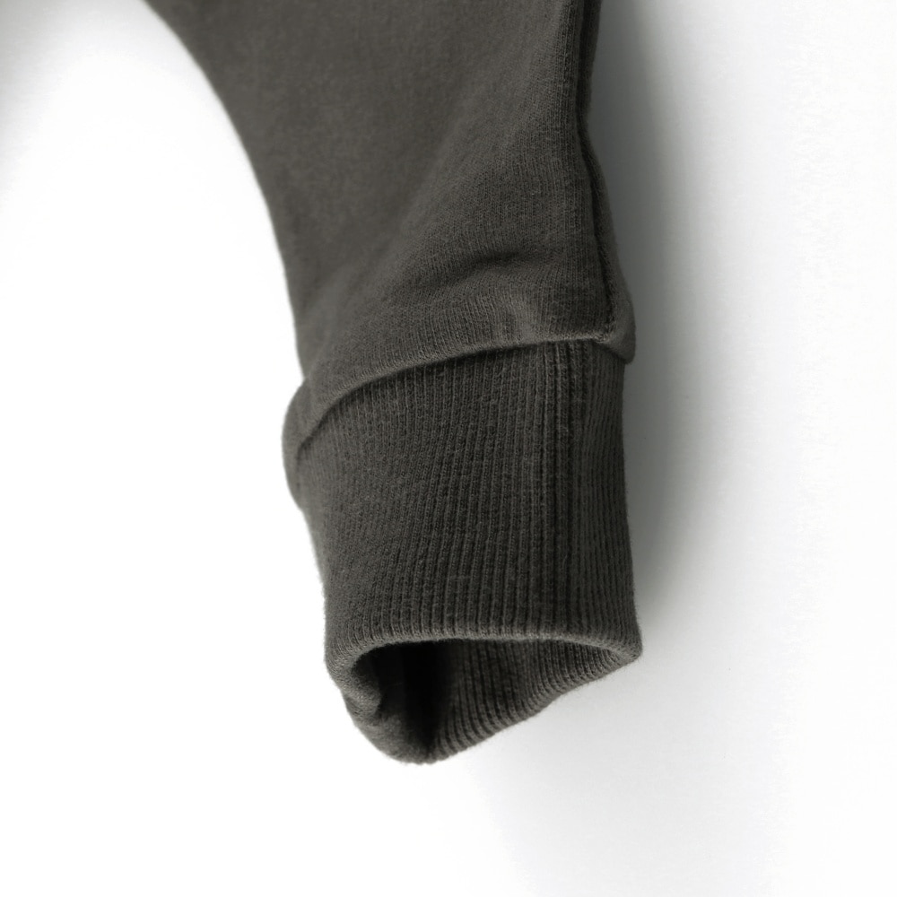 チャコールグレー