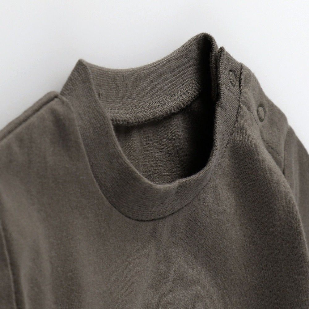 チャコールグレー