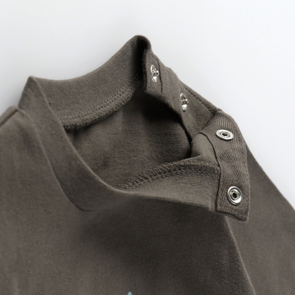 チャコールグレー