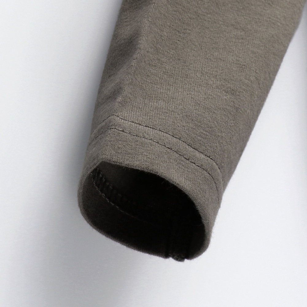 チャコールグレー