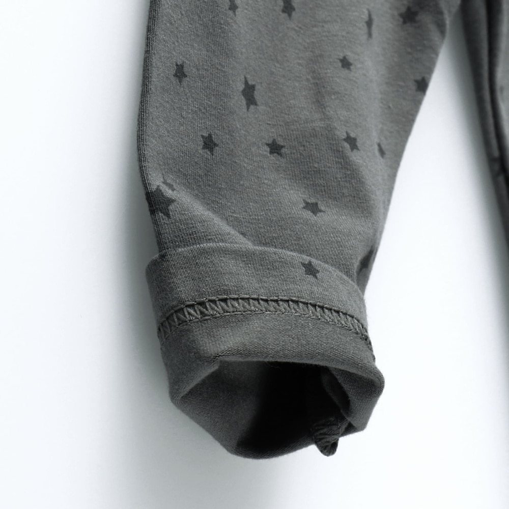 チャコールグレー