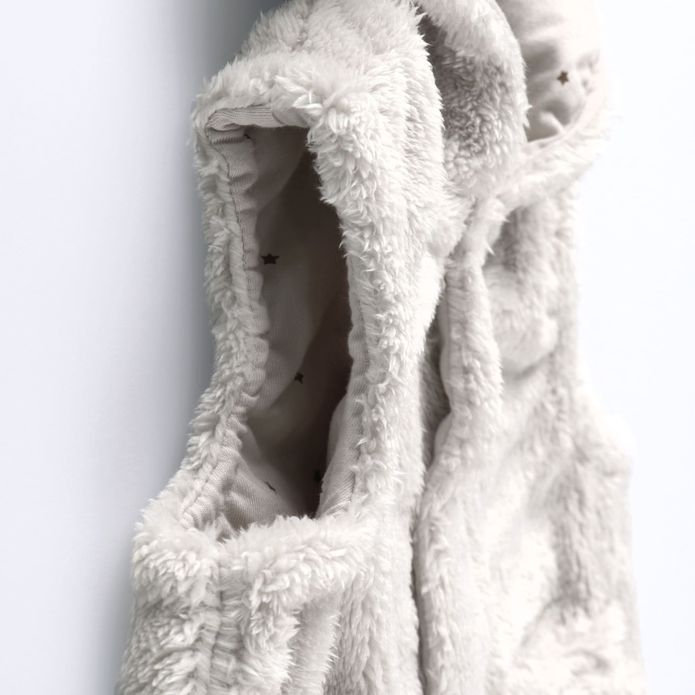 ライトベージュ