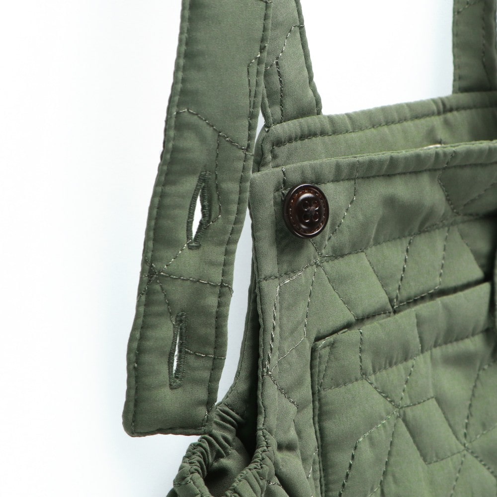 カーキグリーン