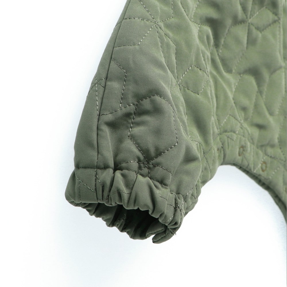 カーキグリーン