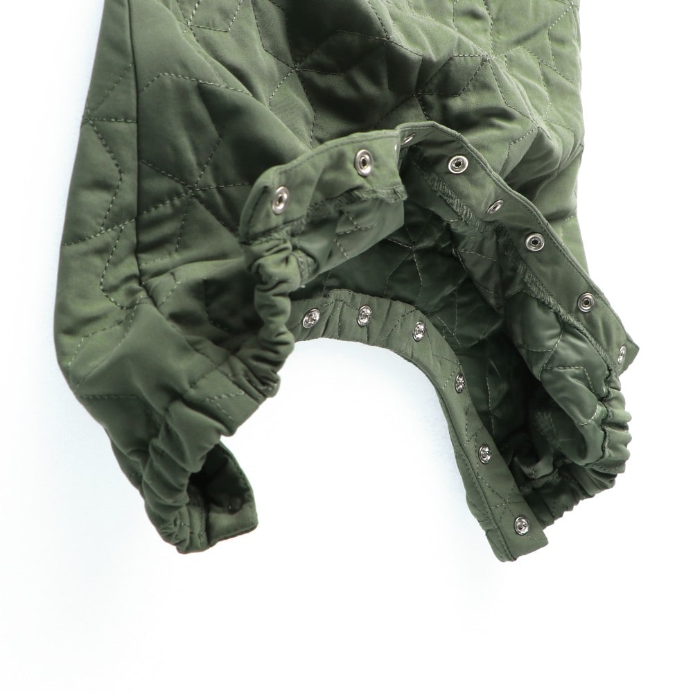 カーキグリーン