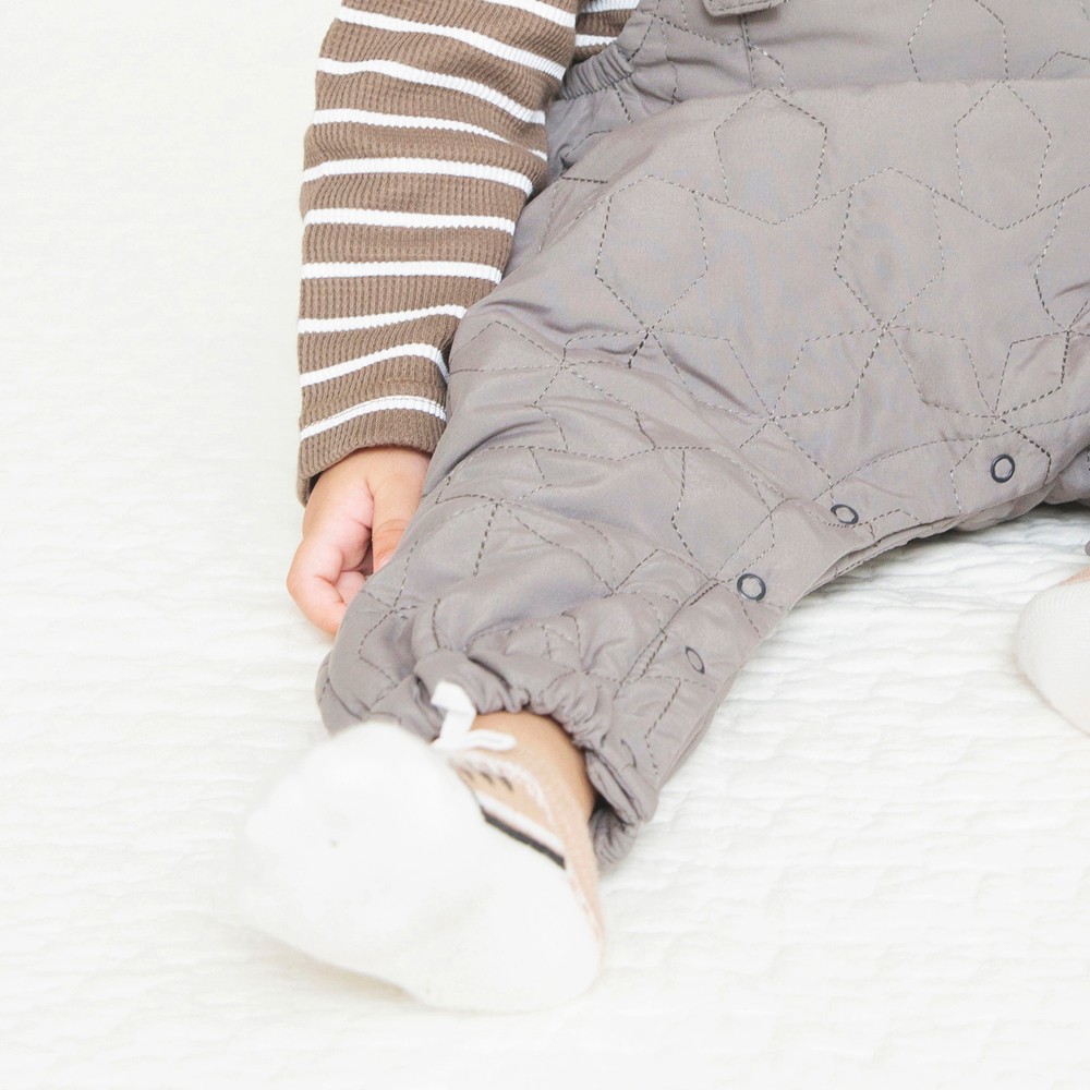 チャコールグレー