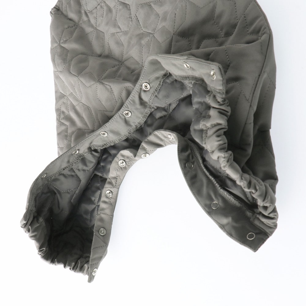 チャコールグレー