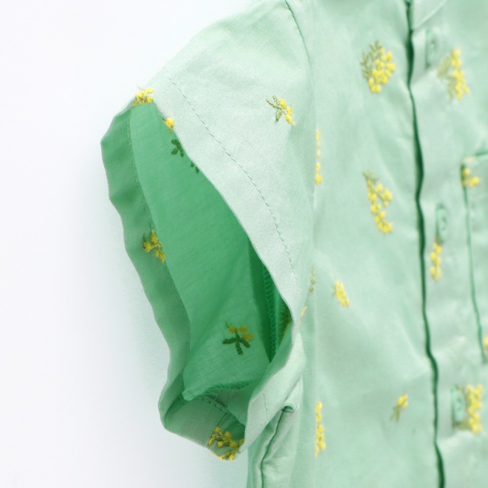 ライトグリーン