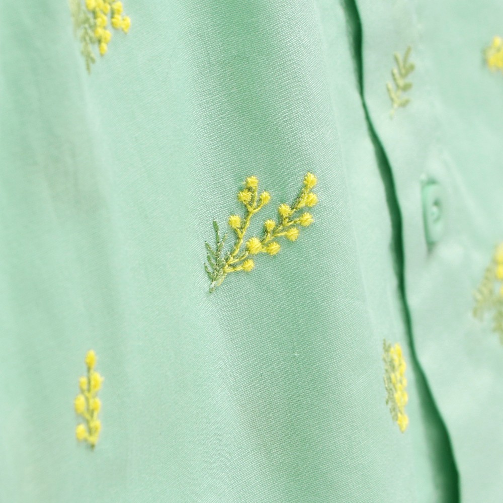 ライトグリーン