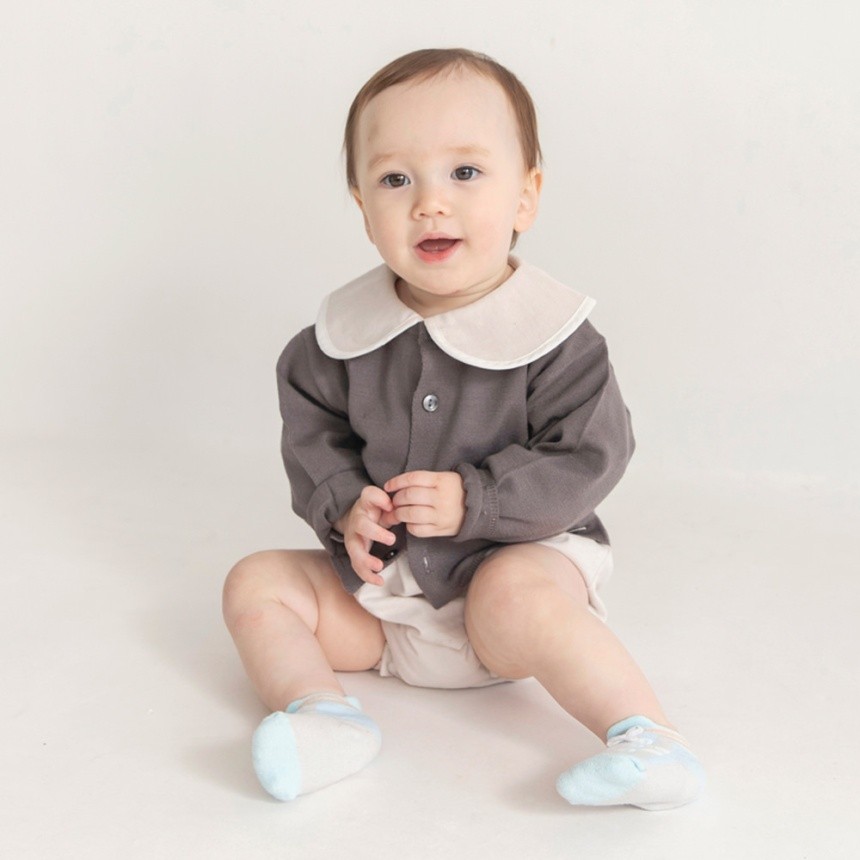 チャコールグレー