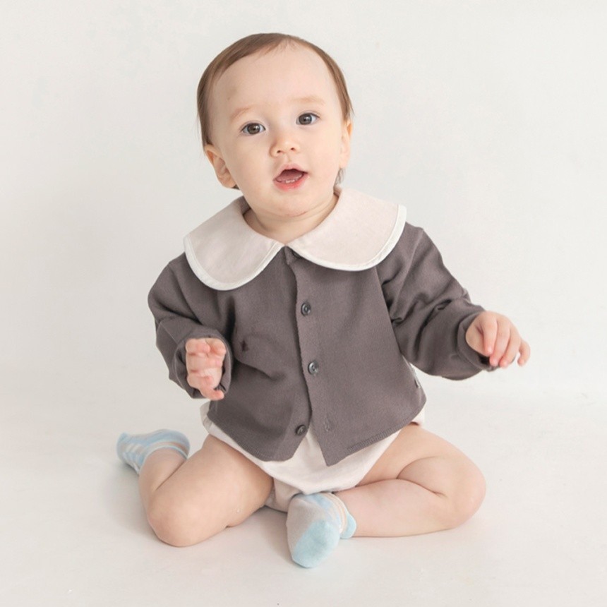 チャコールグレー