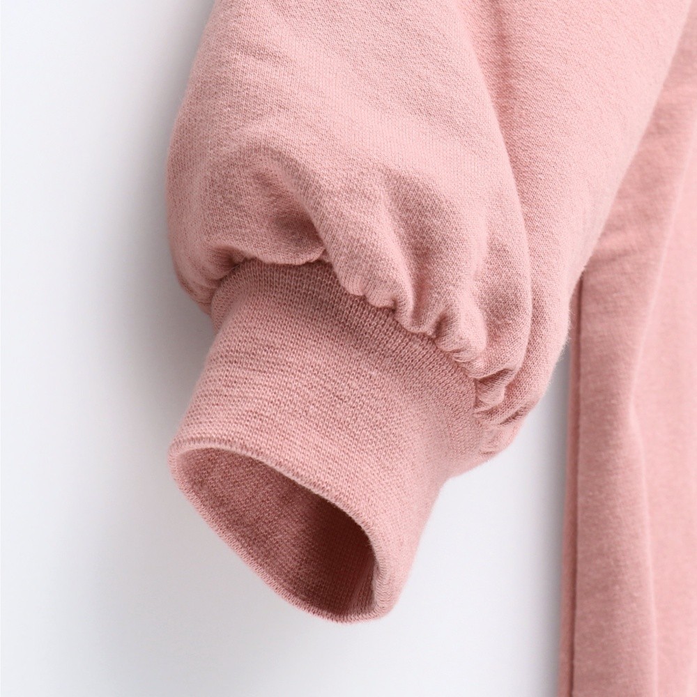 サーモンピンク