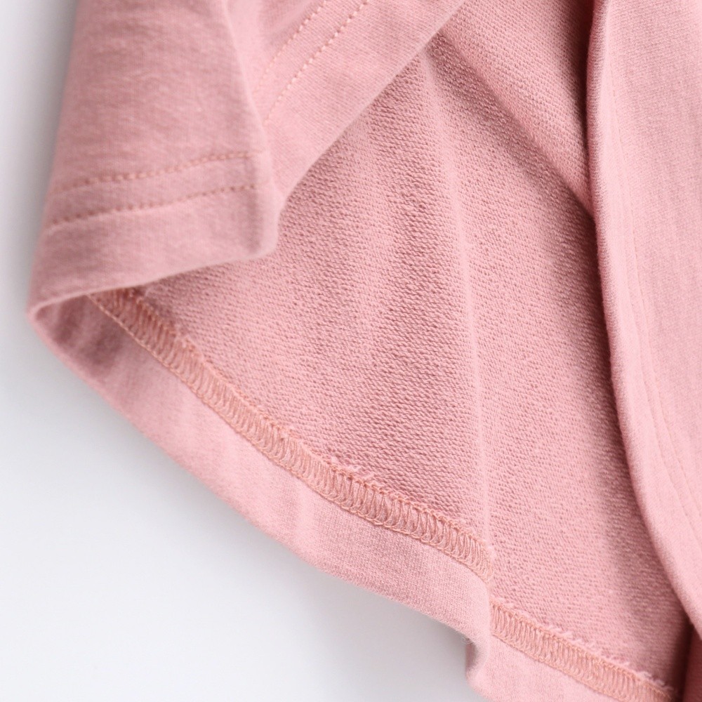 サーモンピンク