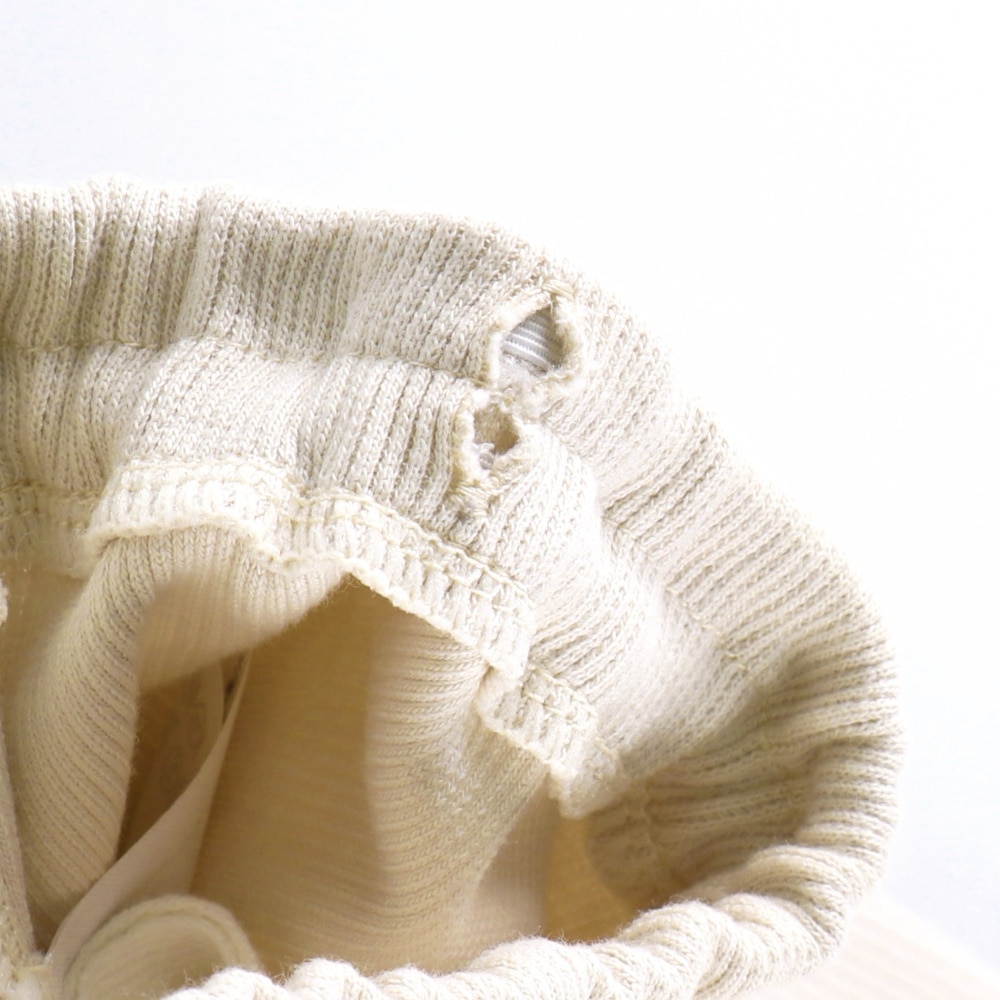 サーモンピンク