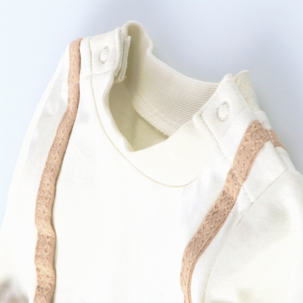 サーモンピンク