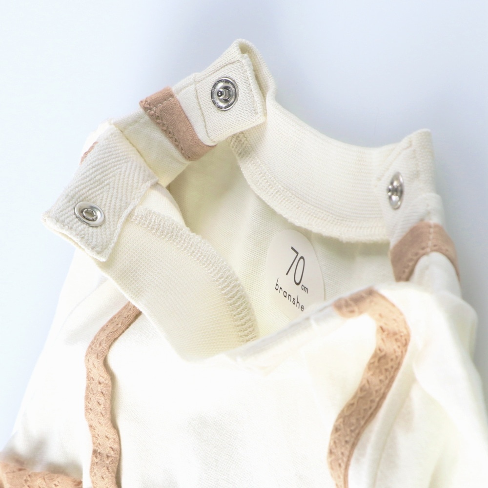 サーモンピンク