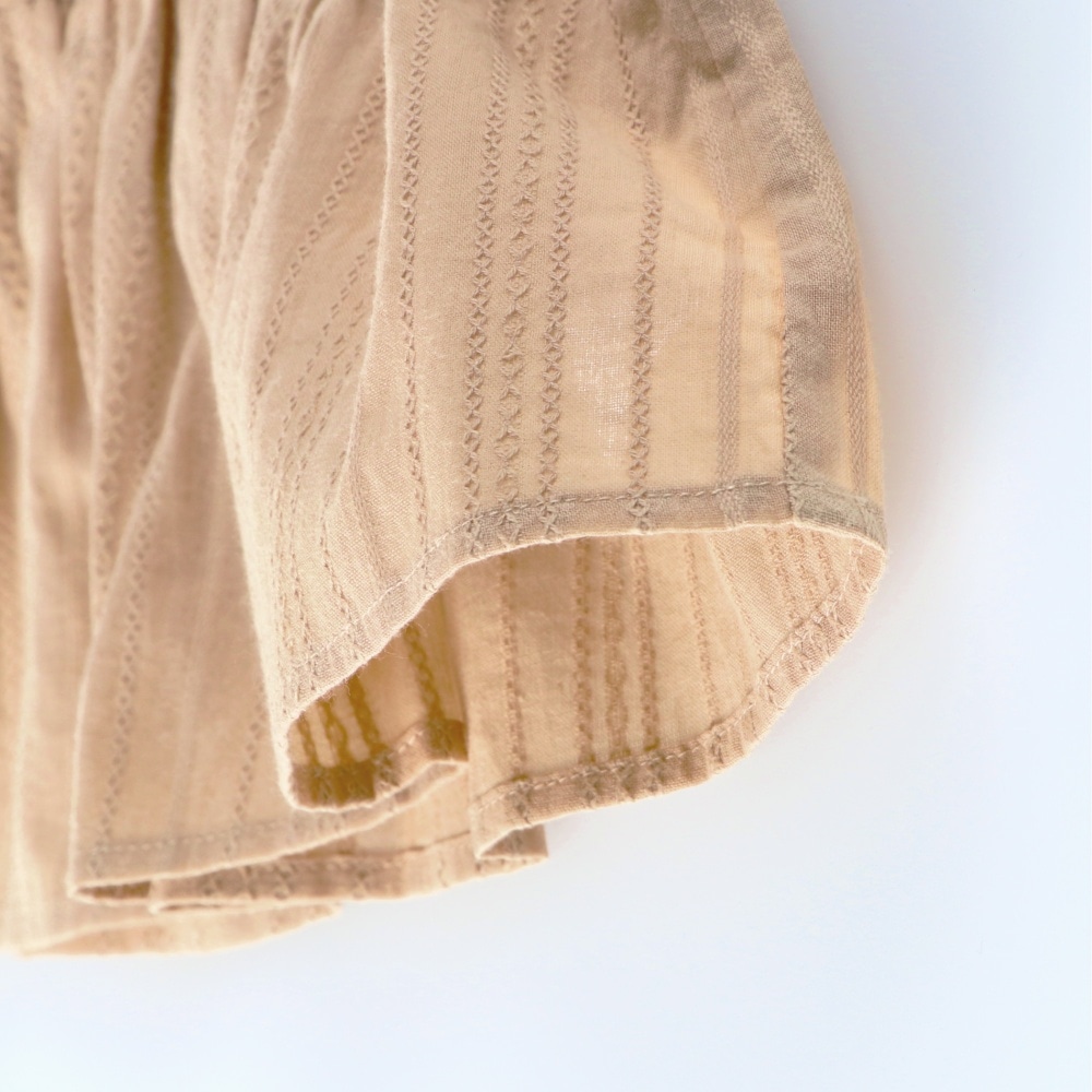 サーモンピンク