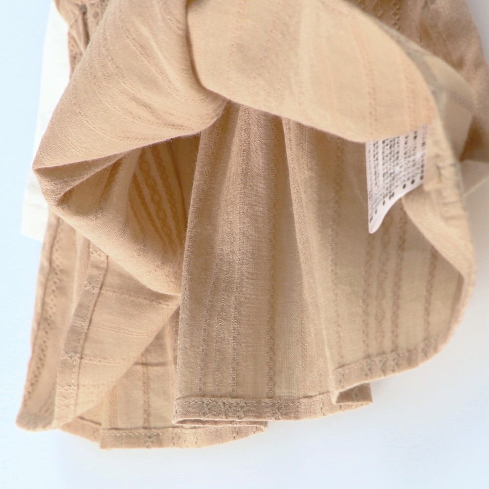 サーモンピンク