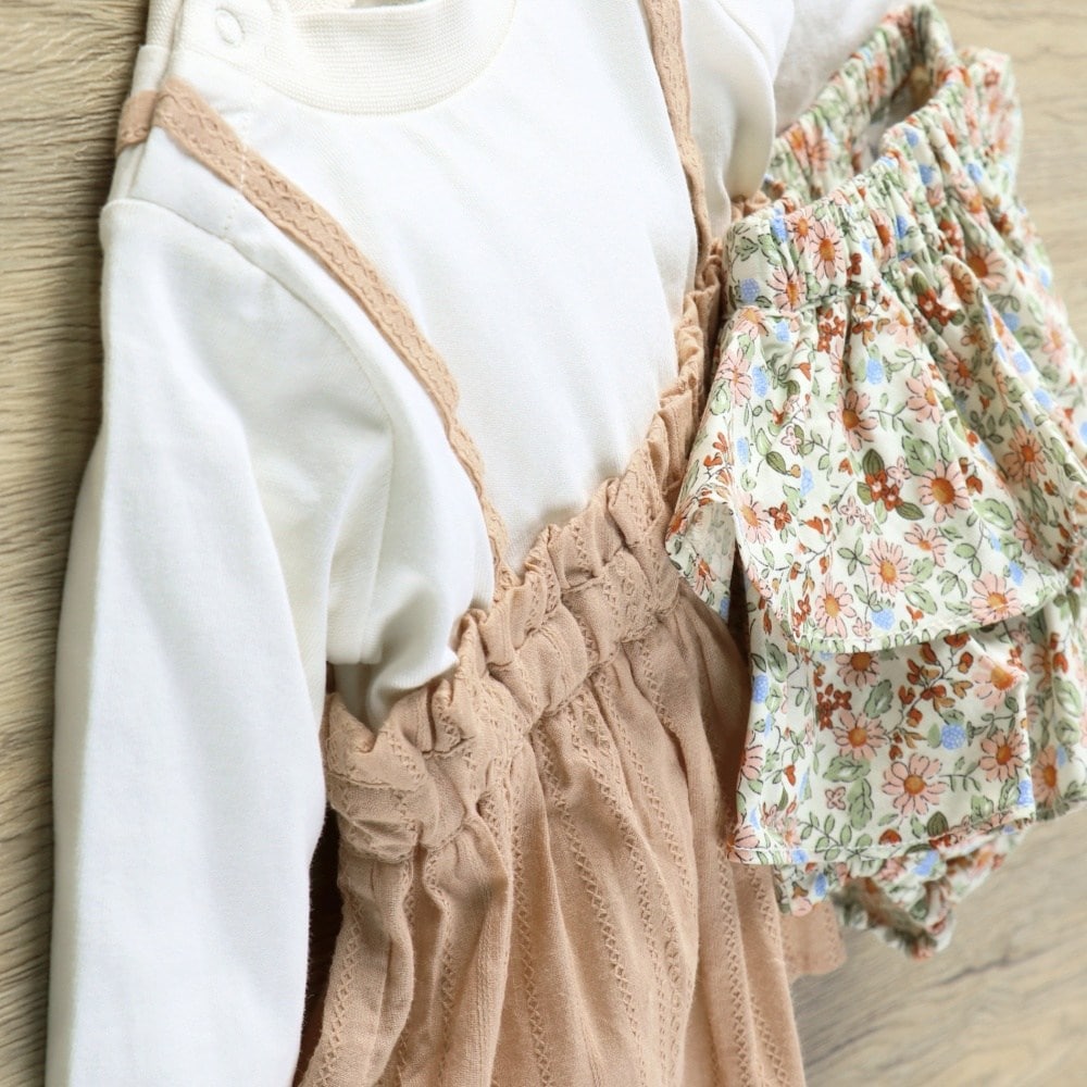 サーモンピンク