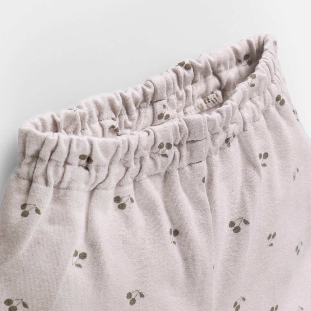 ピンクベージュ