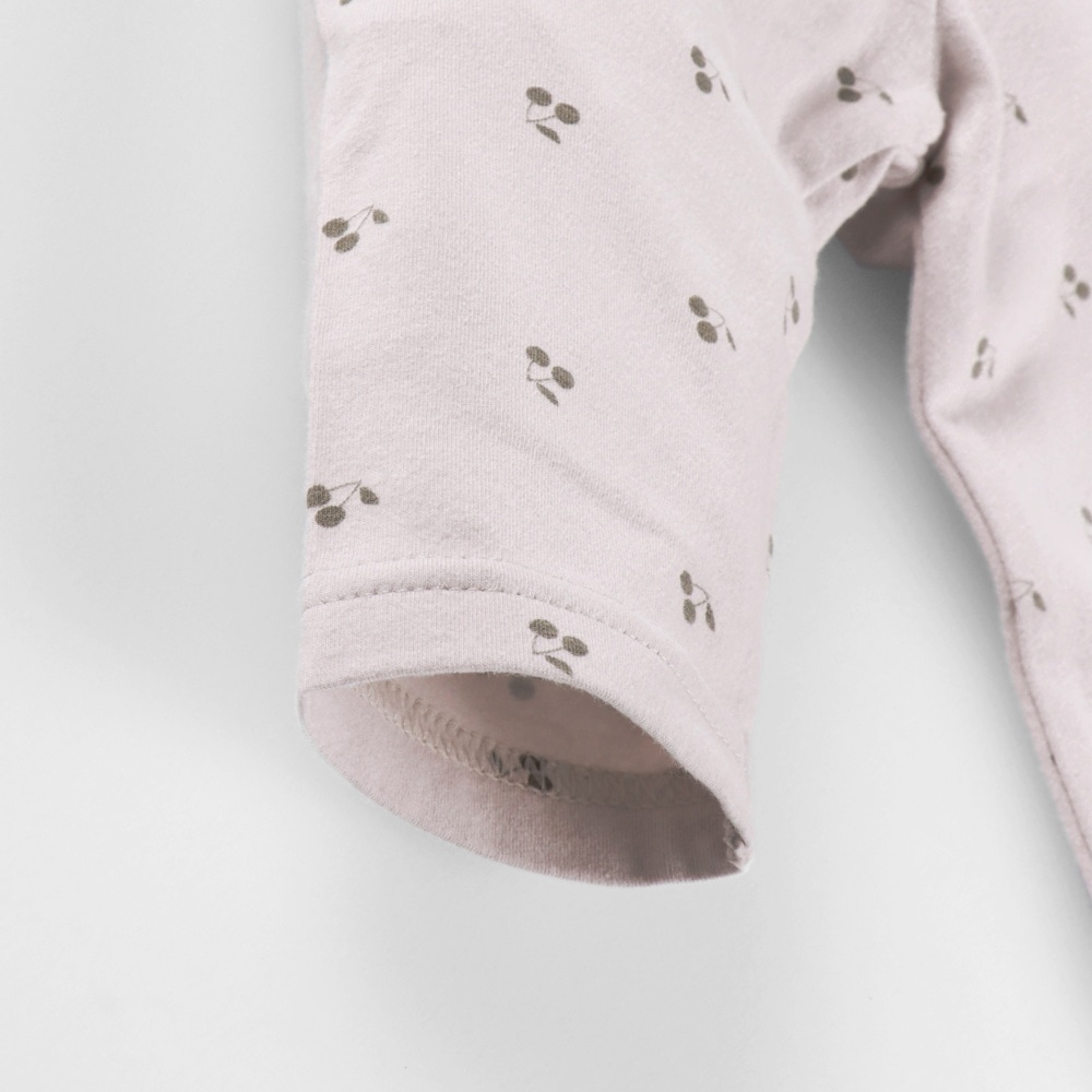 ピンクベージュ