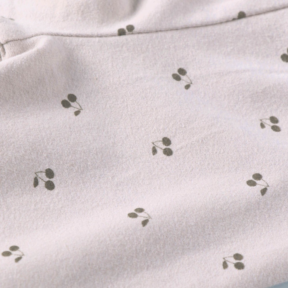 ピンクベージュ