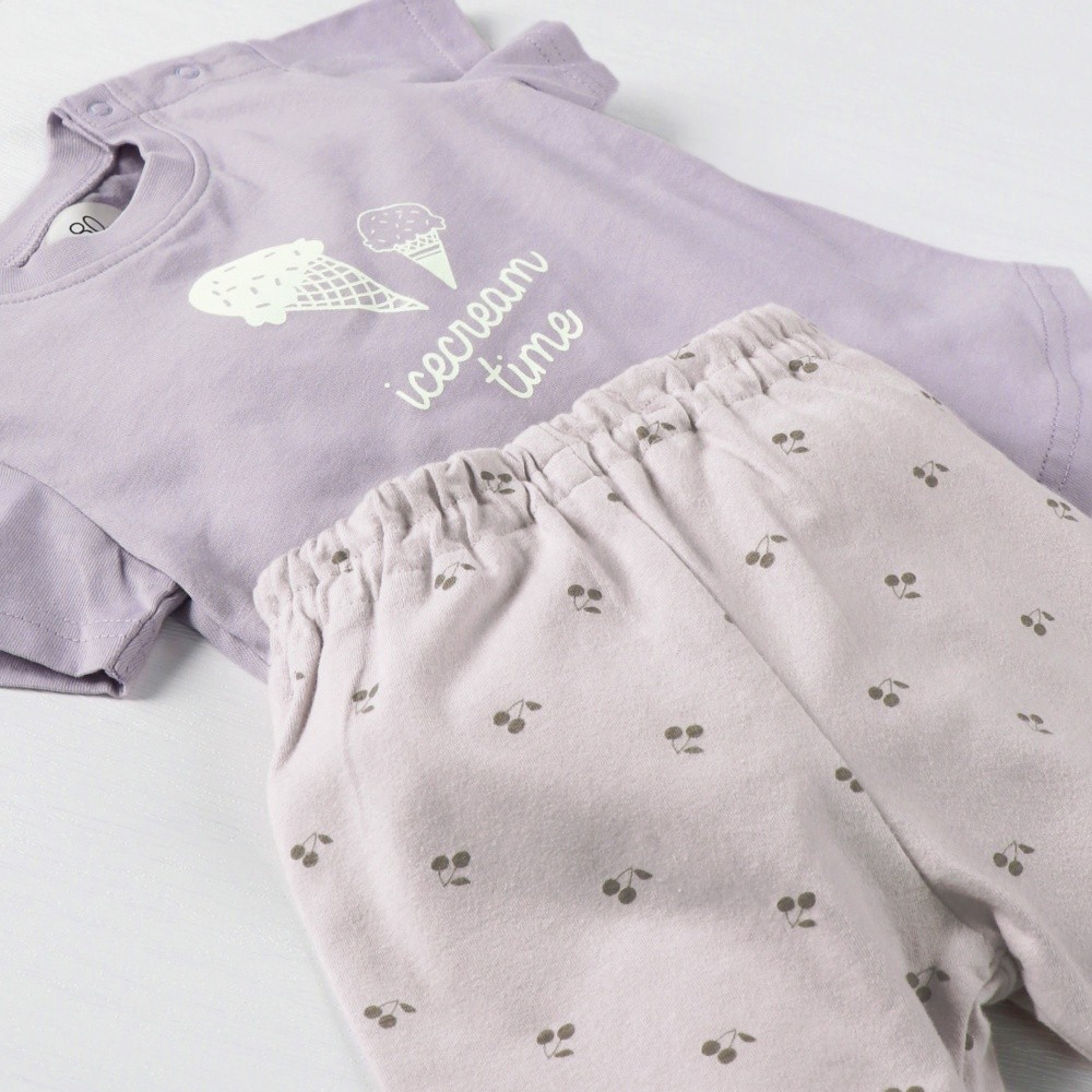 ピンクベージュ