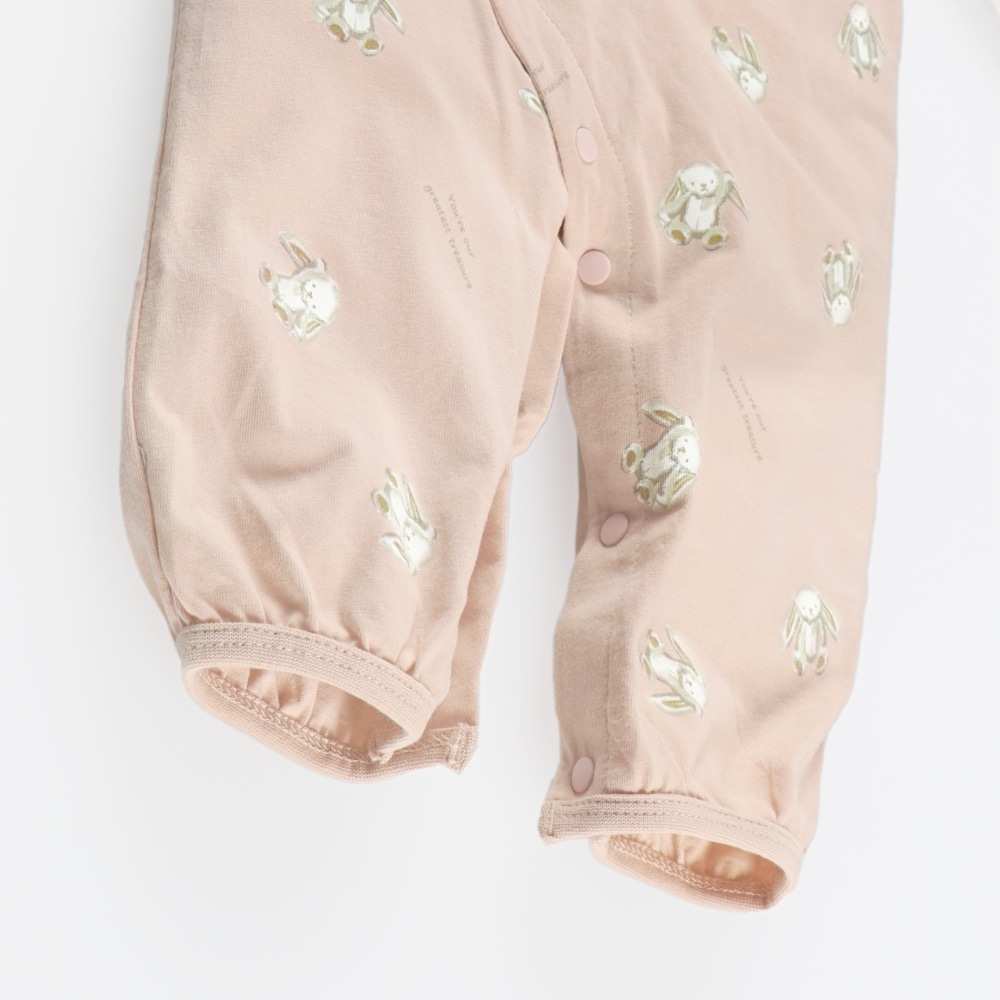 ピンクベージュ