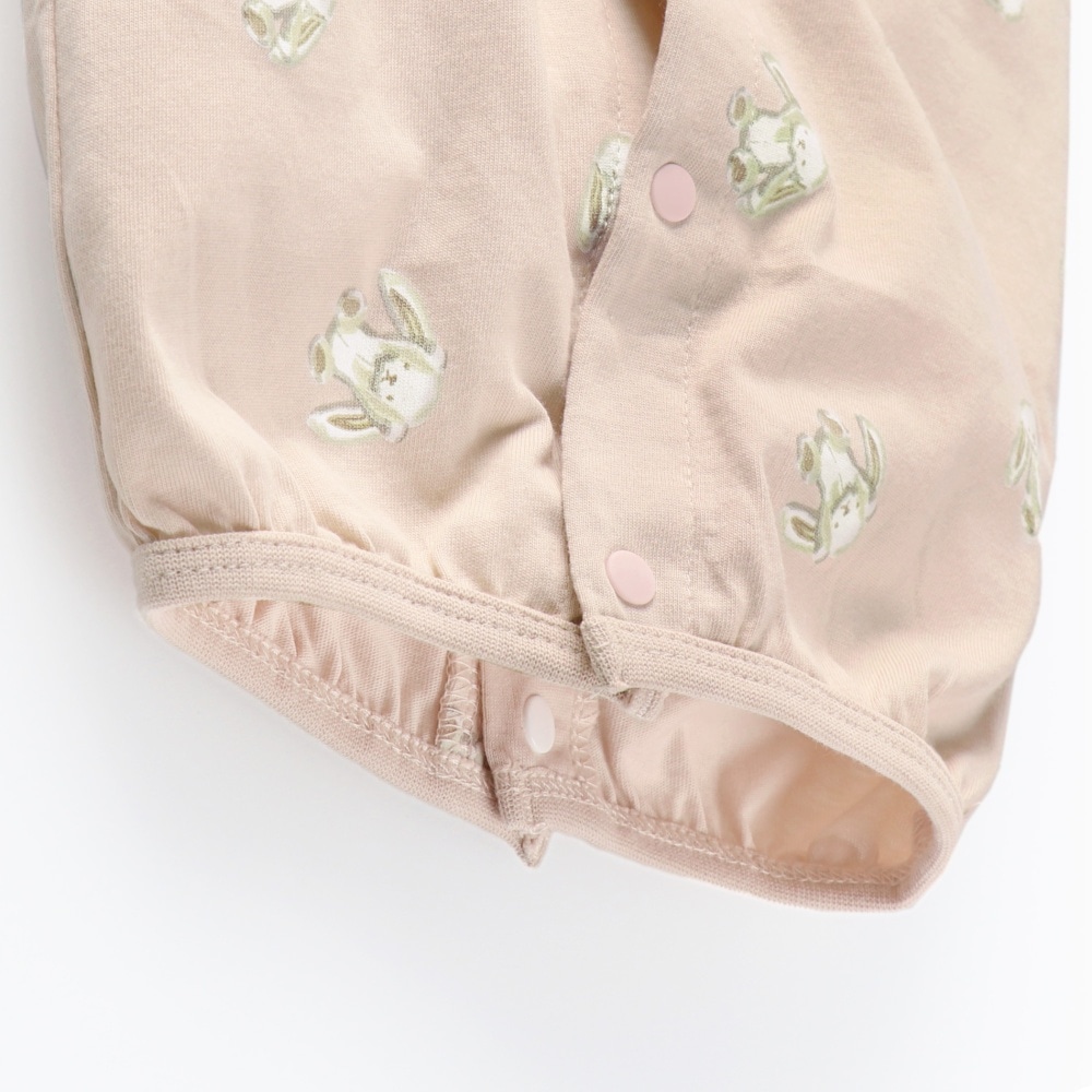 ピンクベージュ