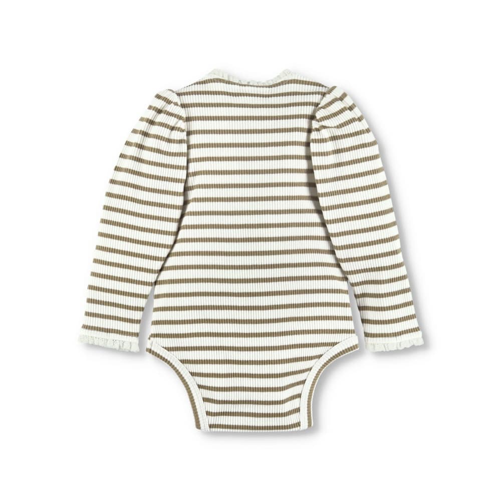 ダークブラウン