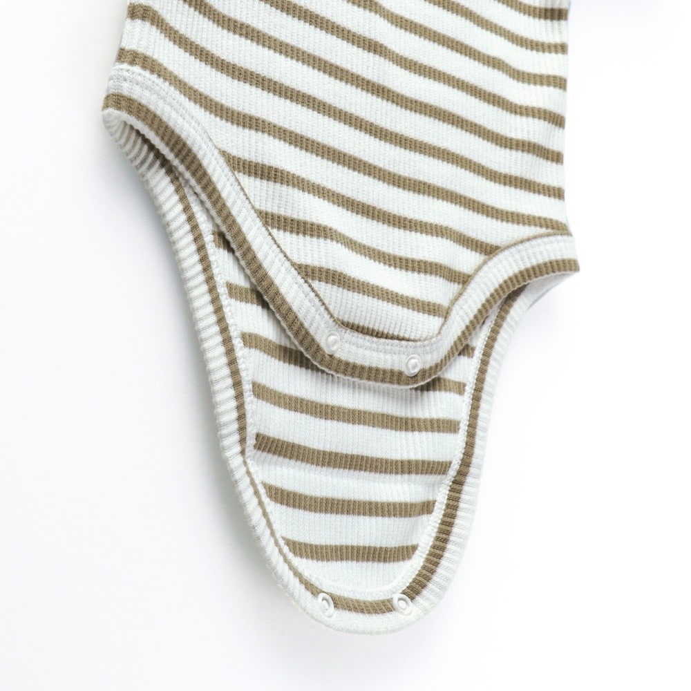 ダークブラウン