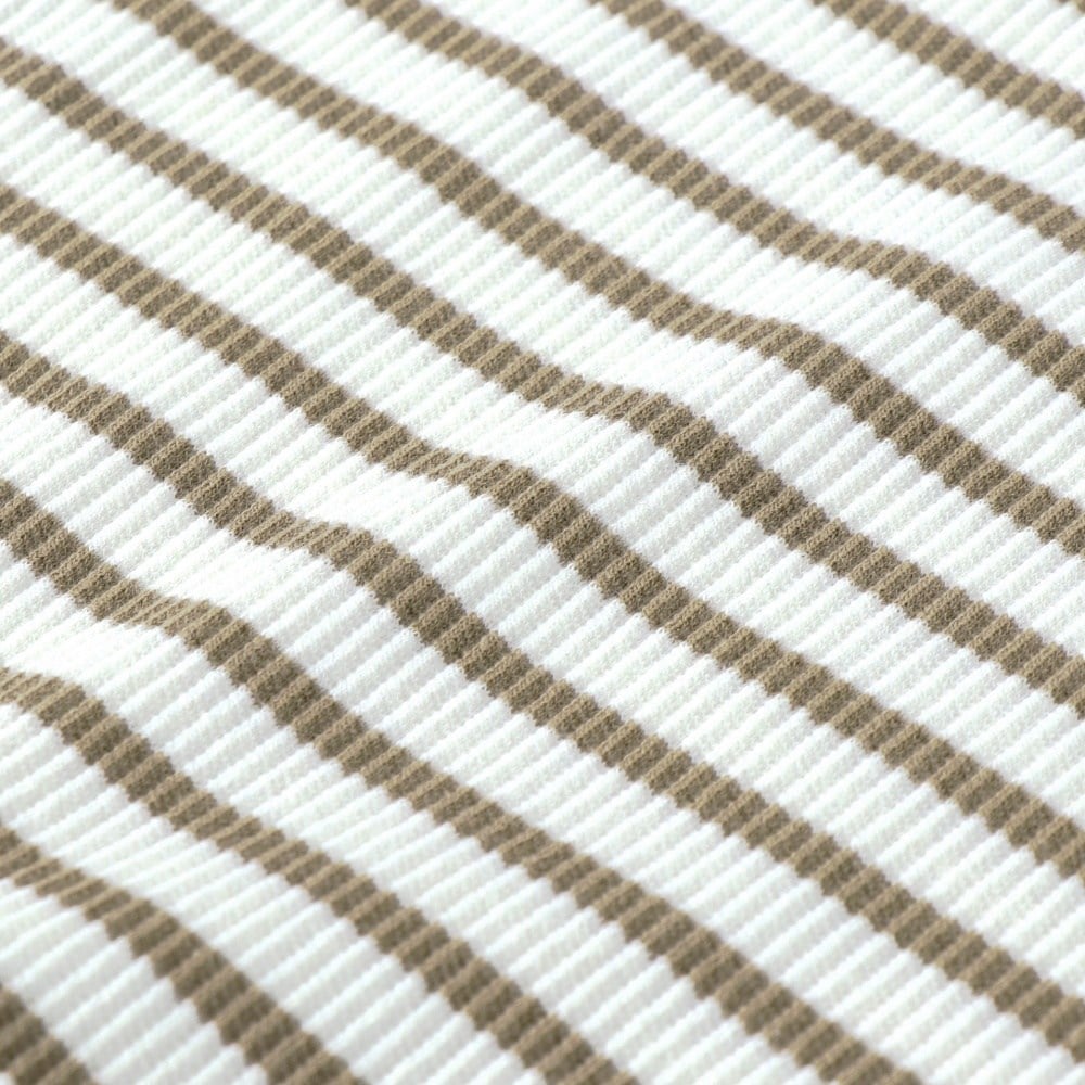 ダークブラウン