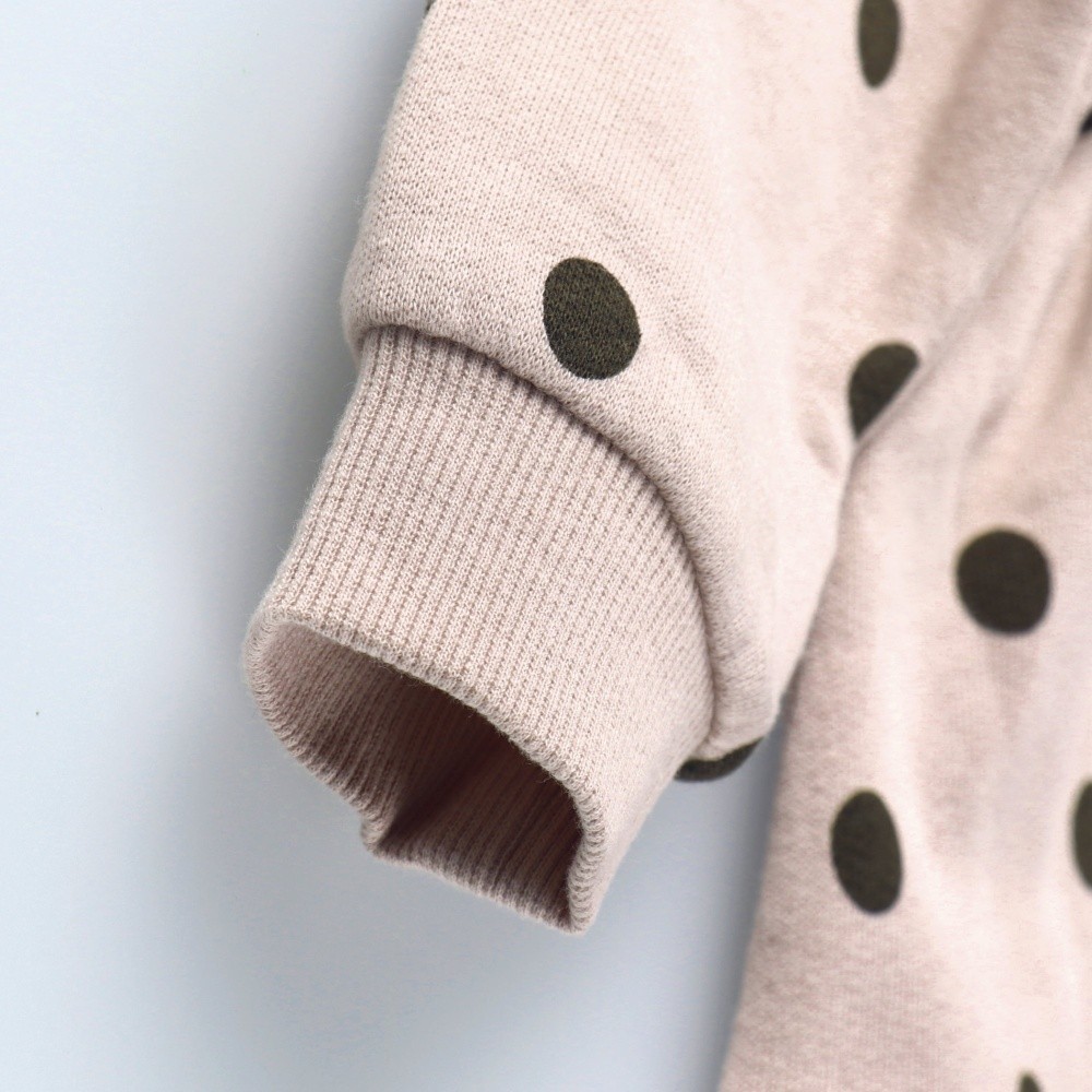 ピンクベージュ