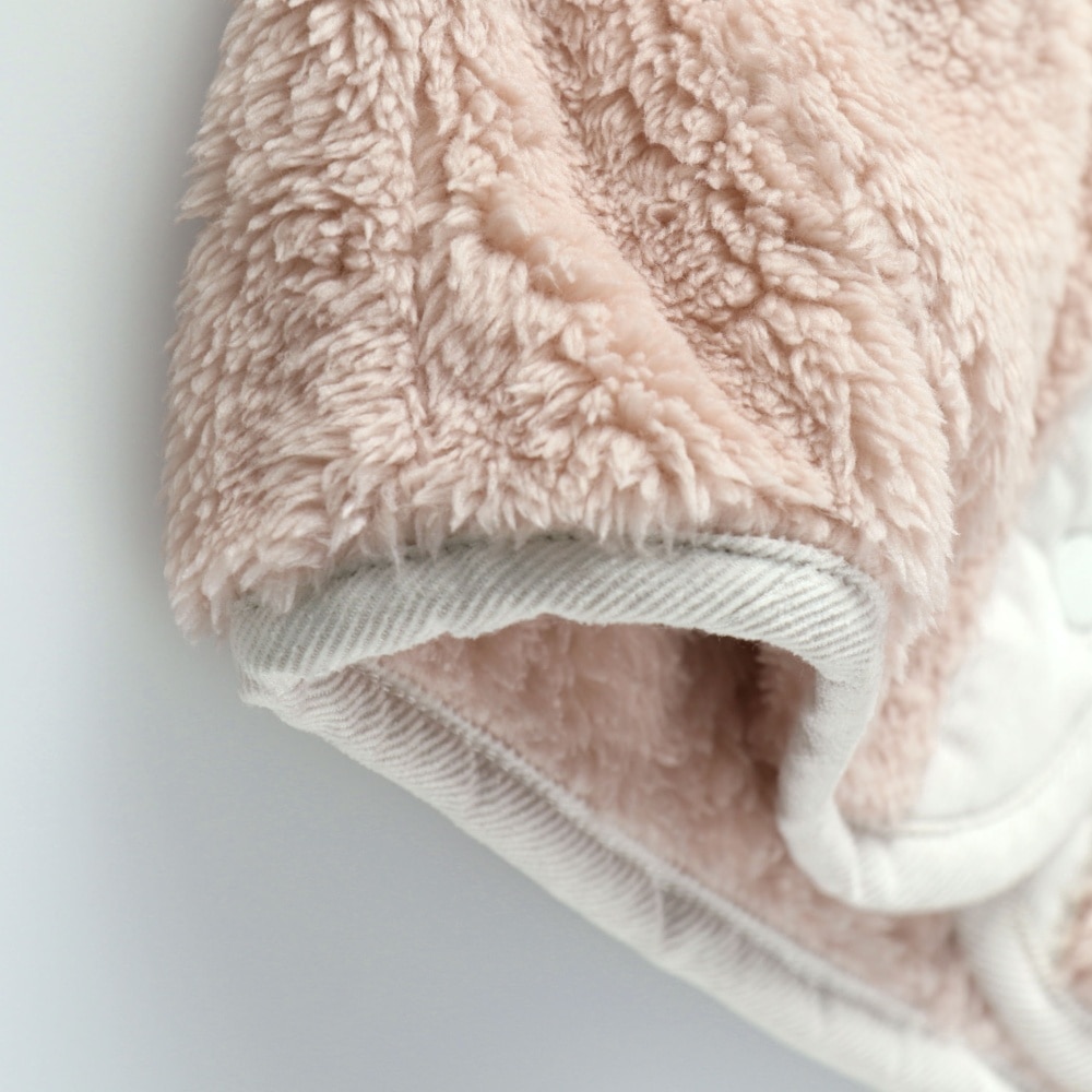 ピンクベージュ