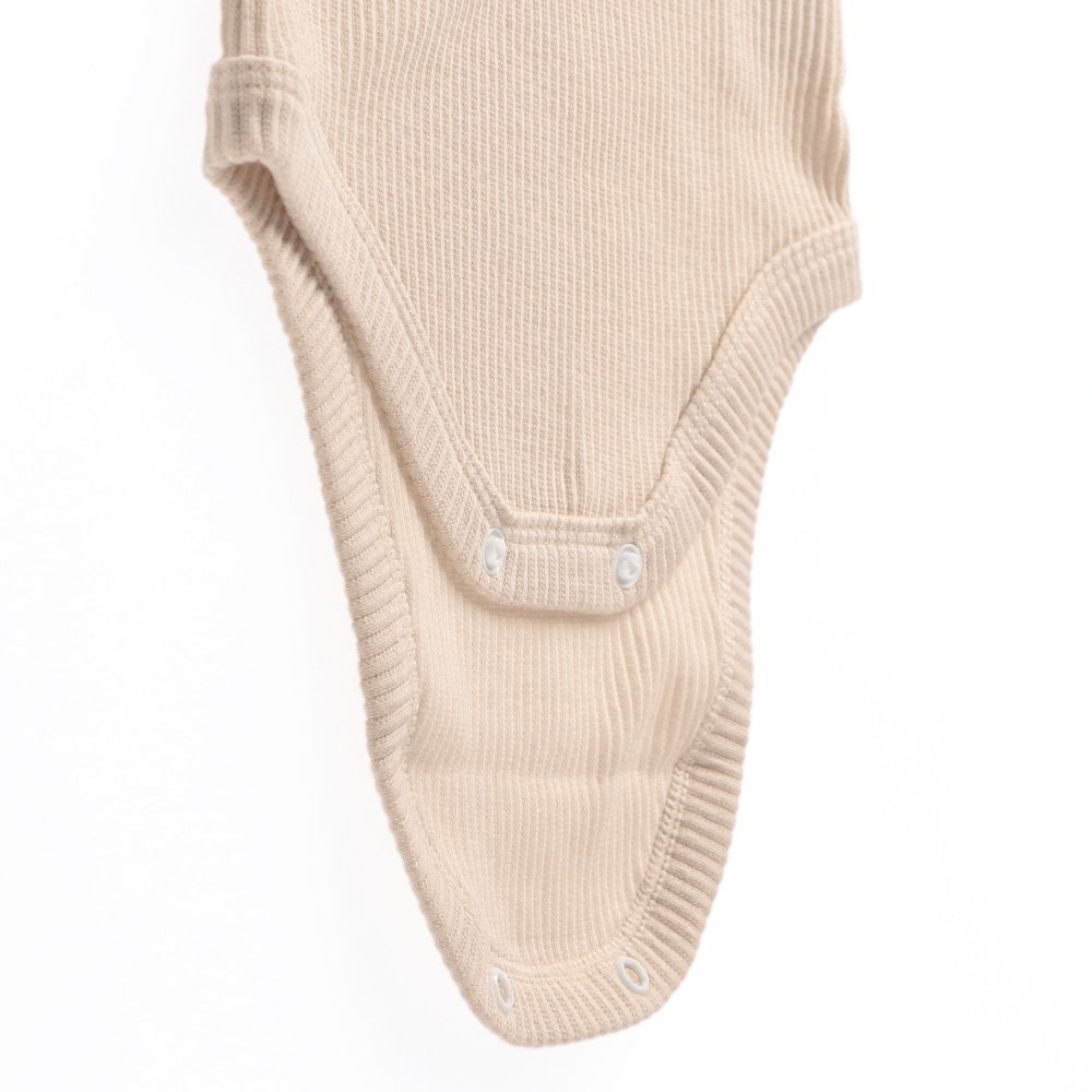 ピンクベージュ