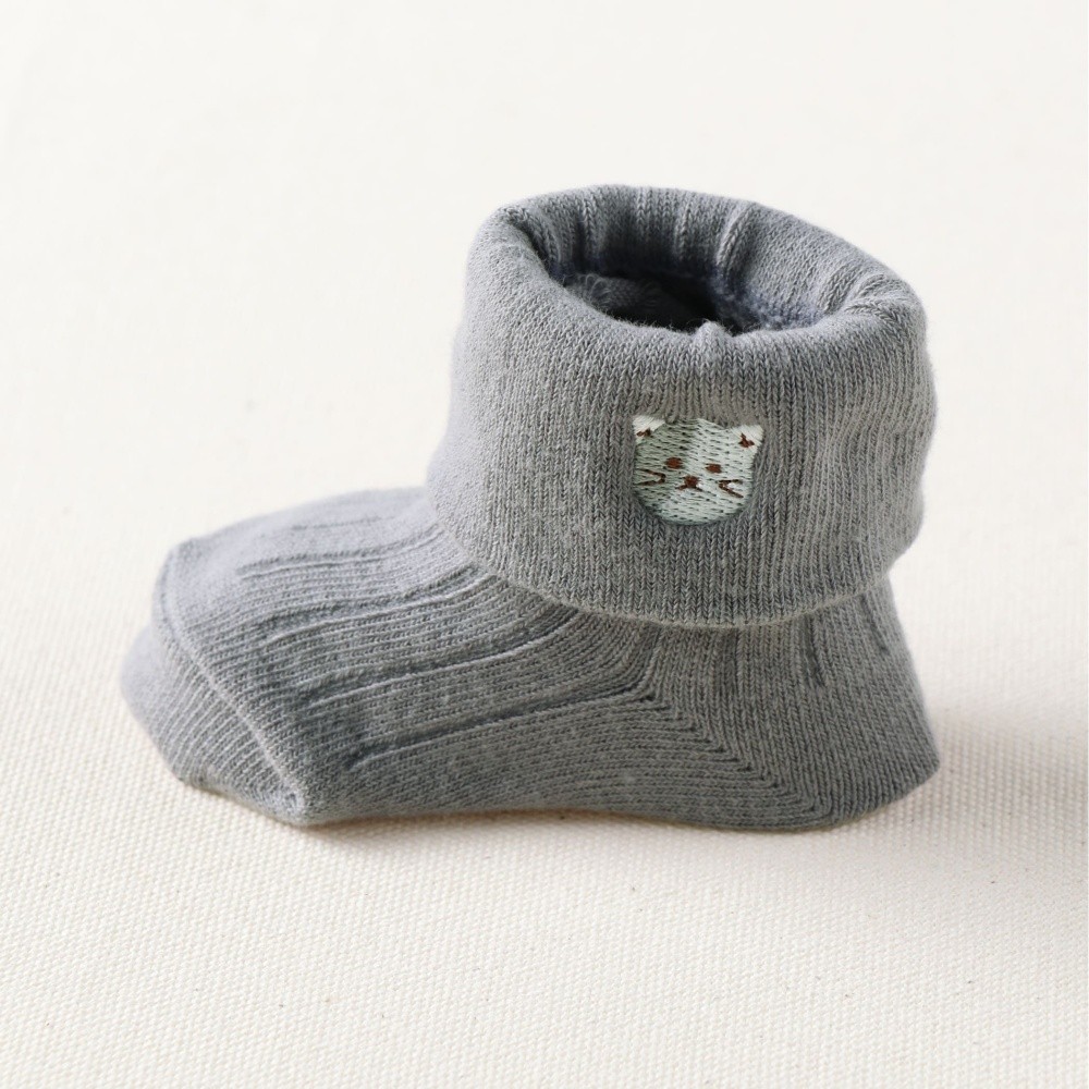 チャコールグレー