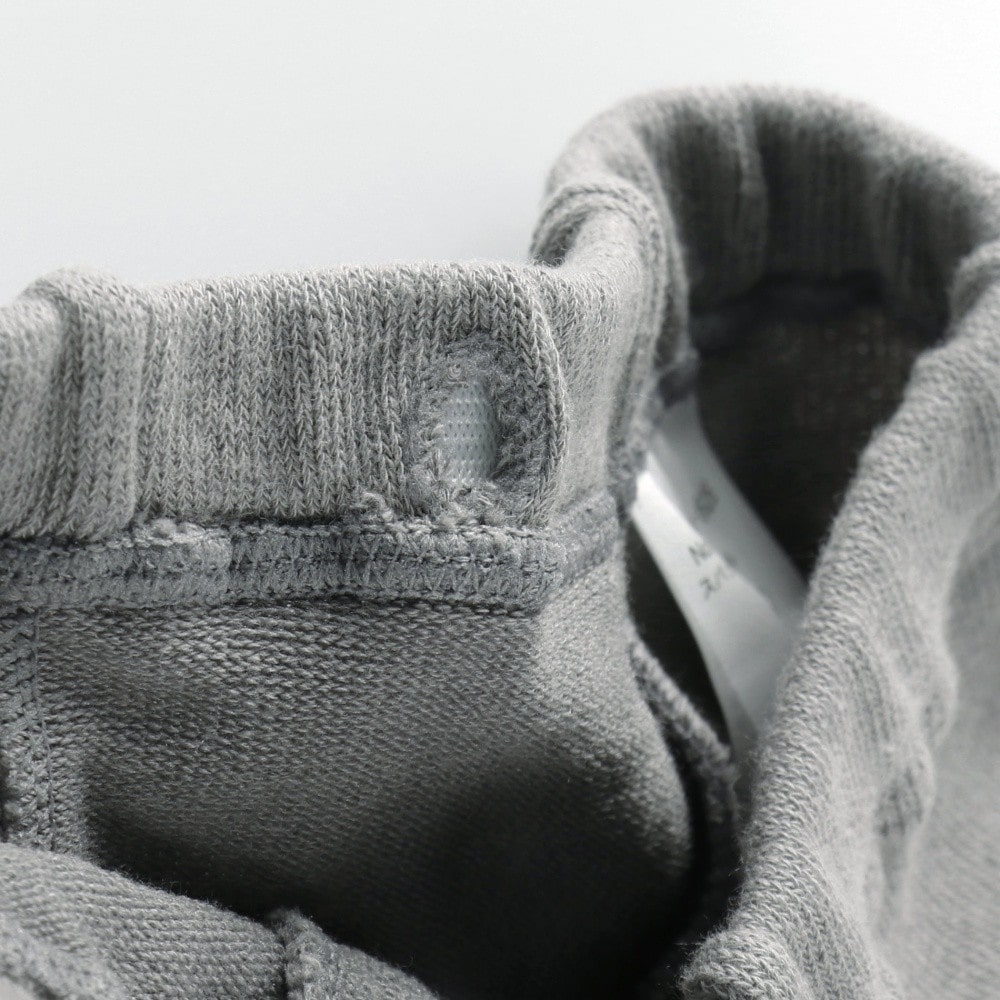 チャコールグレー