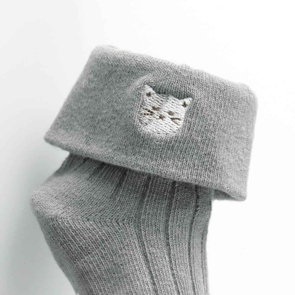 チャコールグレー