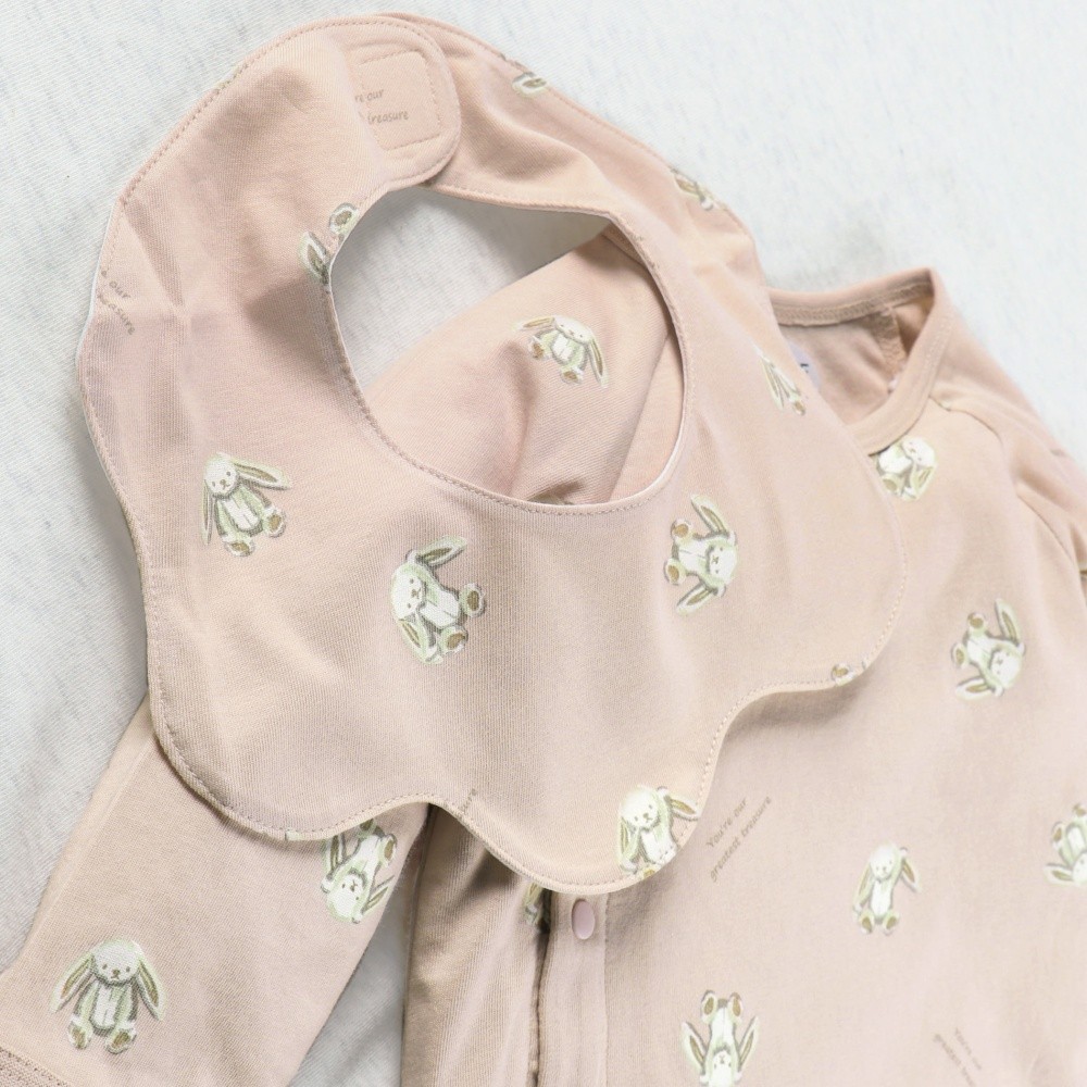 ピンクベージュ