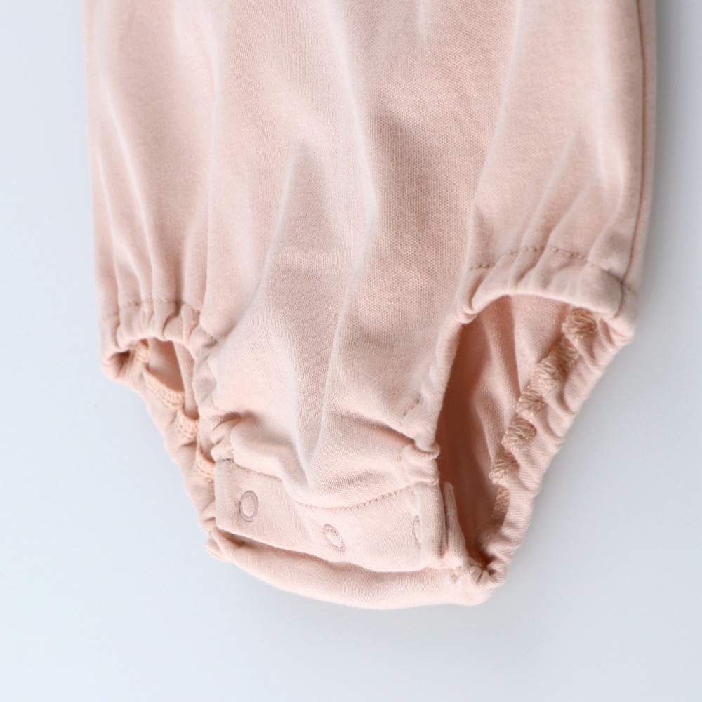 ピンクベージュ