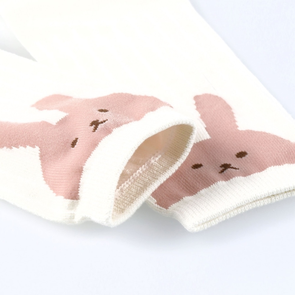 ピンクベージュ