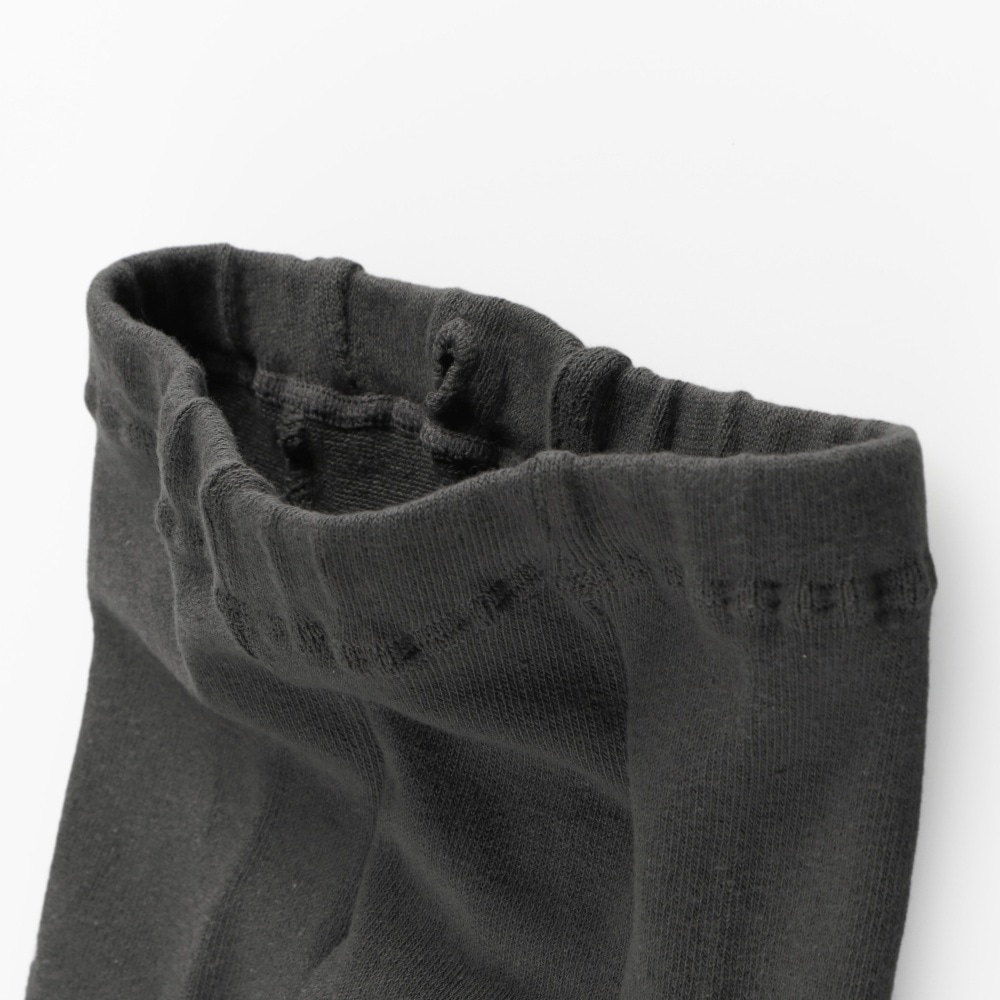 チャコールグレー