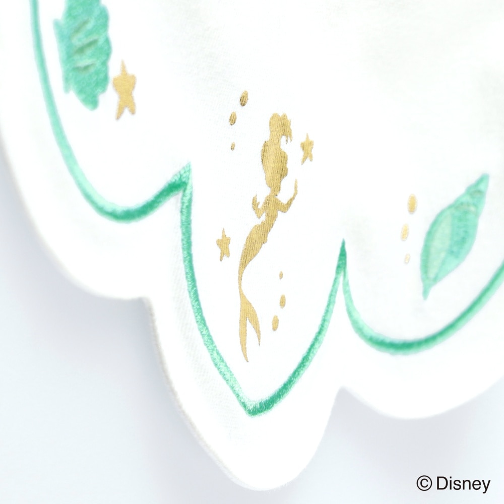 エメラルドグリーン