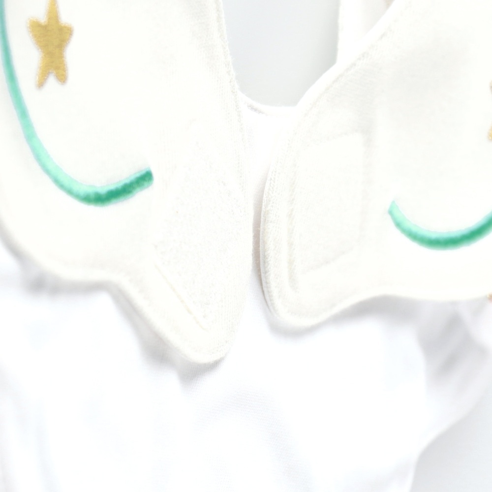 エメラルドグリーン