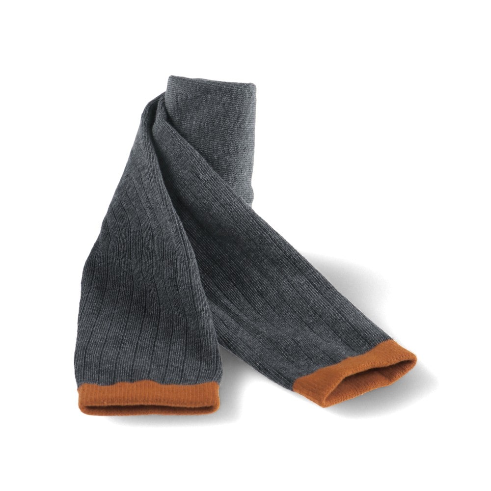 チャコールグレー